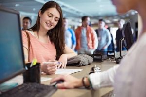 Sondaj INSCOP: Peste 40% dintre tinerii sub 35 de ani nu au un loc de muncă