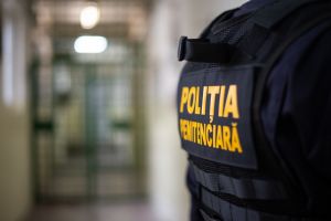 Un bărbat a mers cu un cuţit la cazino, supărat că fratele său are interdicţie la păcănele. Ioan a ajuns în Penitenciarul Botoşani