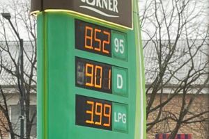 Creşteri de preţ constante la carburanţi: un plin costă cu aproape 50 de lei mai mult decât luna trecută