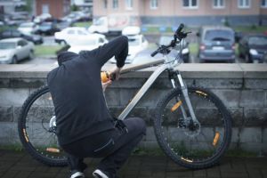 Hoţ care a furat biciclete pe bandă rulantă din Sibiu, condamnat la închisoare