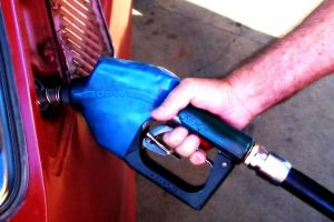 Preţul benzinei şi motorinei ar putea fi plafonat