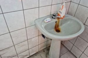 FOTO: Nereguli grave descoperite de ANPC intr-un depozit de produse alimentare. Au fost aplicate amenzi, iar unele produse au fost oprite definitiv de la comercializare