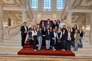 FOTO: Elevi din Constanta, ambasadorii SAVE, in vizita la Parlamentul Romaniei si la Ministerul Educatiei si Cercetarii