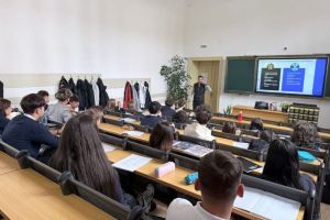 Antreprenori şi manageri de top, faţă în faţă cu elevii Liceului UMFST
