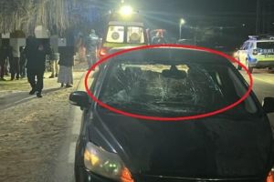 Pieton lovit de maşină în timp ce se deplasa pe şosea. Din păcate, victima a decedat/ FOTO