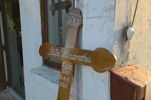 Un ultim omagiu pentru Alexandru, tânărul poliţist din Botoşani mort după ce a fost accidentat în timpul serviciului. Vezi unde a fost depus!