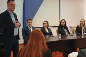 VIDEO Bullying-ul din şcoli şi din mediul online, în centrul unei dezbateri publice organizate la Buzău