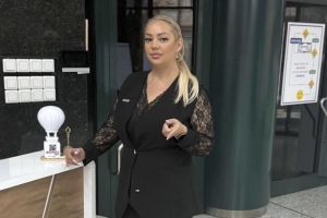 Alexandra Voicu – Femeia care a transformat lipsa unui acoperiş în arta de a dărui cămine