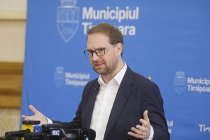 „E absolut halucinant că ne permitem 3.000 de primării în România”