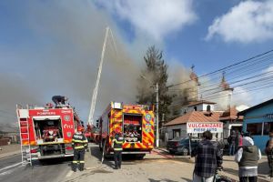 VIDEO Incendiu în timpul slujbei la o biserică monument istoric. La liturghie participau 120 de persoane