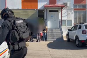 Tânăr din Botoşani, ridicat de acasă de poliţişti şi dus după gratii. Ce a făcut