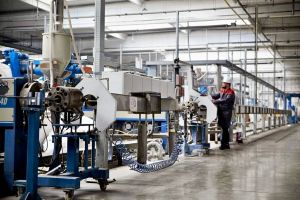 O fabrică face angajări. Salariu net de până la 10.000 lei şi cazare asigurată