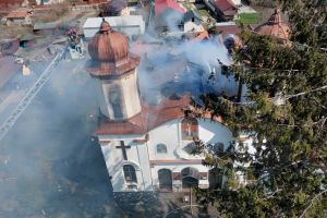 Ministerul Culturii monitorizeaza incendiul izbucnit la biserica monument istoric Sfantul Nicolae