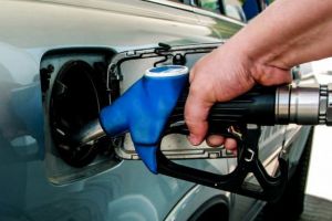 Carburanţii s-au scumpit de opt ori în 14 zile
