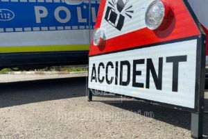 DUMINICĂ cu evenimente rutiere: Carambol pe DN 72 şi accident pe strada Laminorului în Târgovişte, soldat cu rănirea unui copi