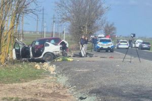 FOTO Accident mortal pe DN 3. O femeie a murit, după ce maşina în care se afla a fost lovită din spate şi aruncată pe contrasens