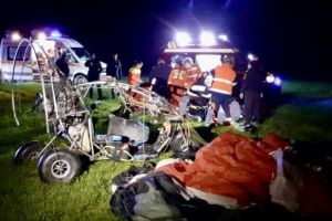 Două persoane au murit după ce s-au prăbuşit cu parapanta