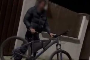 Reţinut după ce a furat o bicicletă