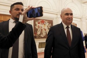 Bolojan, despre ipoteza ca românii să poată circula doar 5 zile din 7 cu maşina