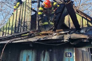 FOTO Incendiu într-o localitate din Botoşani. O gospodărie a luat foc