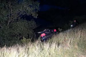 FOTO – Două tinere au murit înecate după ce au plonjat cu maşina într-un lac