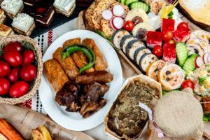 Tradiţia gustului autentic revine la tine acasă! Pachetele de Paşte de la Rediu Hotel & Restaurant