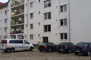 Unii locatarii ai blocurilor sociale şi-au vândut uşile, parchetul, centrala termică