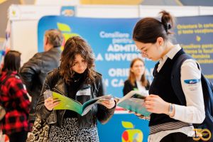 Generaţia care intră pe piaţa muncii în era AI: ce nu învaţă elevii la şcoală şi ce ar trebui să ştie despre viitorul carierelor