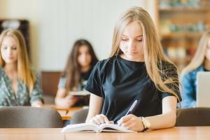 Doi elevi din Sibiu, calificaţi la faza naţională a Olimpiadei „Știinţele Pământului”