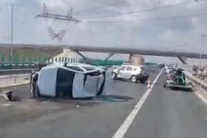 FOTO+VIDEO: Trafic ingreunat pe autostrada A0 dupa un accident in care au fost implicate doua autoturisme