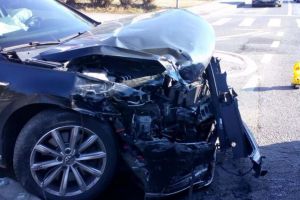 Două şoferiţe, implicate într-un accident rutier, în judeţul Satu Mare. Una dintre ele a fost dusă de urgenţă la spital