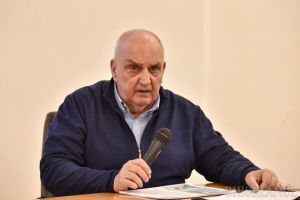 Spitalul Judeţean Bihor merge bine, dar nu îşi dezvăluie cheltuielile, iar managerul dr. Carp este „obosit”, dar ar sta şi în „prelungiri”