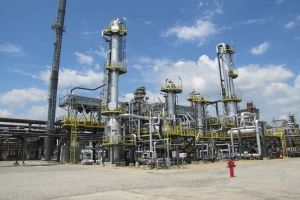 Petrobrazi, singura rafinărie funcţională din România, îşi reduce producţia