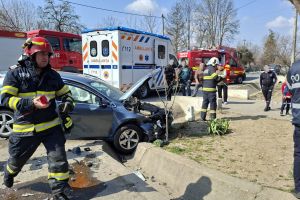 Doi bărbaţi, transportaţi la spital în urma unui accident rutier
