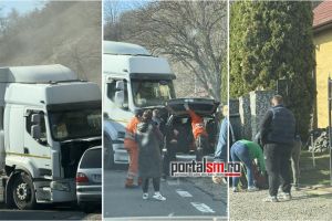 FOTO/VIDEO. Au scăpat ca prin minune: maşină de Satu Mare, proiectată într-un gard după impactul cu un TIR!