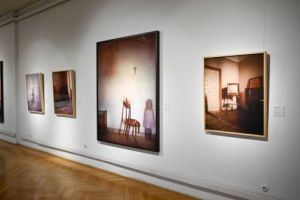 Fotografia ca introspecţie: O expoziţie despre ceea ce deseori scapă privirii