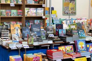 CONCURS. Tion te trimite la Bookfest. Șase vouchere pentru iubitorii de carte