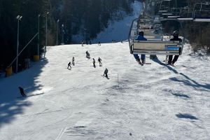 Mai multe pârtii din masivul Postăvarul se închid