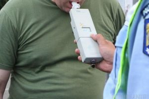 Șofer beat, oprit după ce a lovit două maşini parcate în Oradea. A refuzat testele de sânge şi a fost reţinut