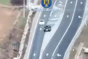 VIDEO - Șoferii nedisciplinaţi din Bihor, „vânaţi” din nou cu drona, la cea mai recentă acţiune de tip „cascadă” a poliţiştilor. Aproape 100 de sancţiuni şi 14 şoferi scoşi din trafic