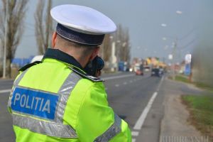 Prins fără permis, cu numere false şi cu viteză peste limită: un şofer din Valea lui Mihai a ajuns în Arestul Poliţiei