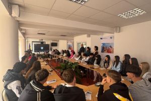 Drogurile nu sunt o opţiune: Poliţiştii gorjeni fac apel la responsabilitate