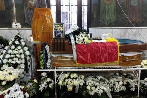 Gest de suflet în memoria lui Alexandru Răţoi. Mama poliţistului ajută un alt bolnav să lupte pentru viaţă