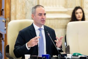 Nazare spune că scăderea accizelor la carburanţi nu garantează scăderea preţurilor