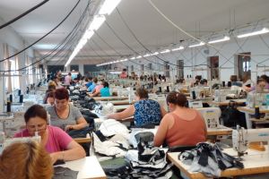 Probleme pentru o firmă cu zeci de angajaţi din domeniul confecţiilor din Botoşani. A cerut protecţie prin procedura de concordat preventiv