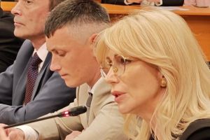 Raluca Turcan acuză: „Unii parlamentari cu funcţii de răspundere îşi bat joc de România”