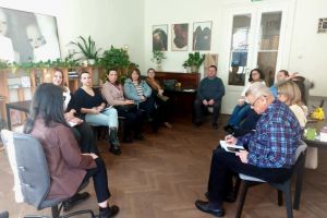 Un nou model testat la Sibiu: specialiştii în protecţia copilului învaţă împreună cum să prevină abuzurile