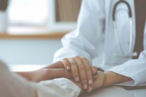 Program naţional unic la Timişoara. Tratament gratuit pentru pacienţii cu scleroză sistemică şi ulcere digitale