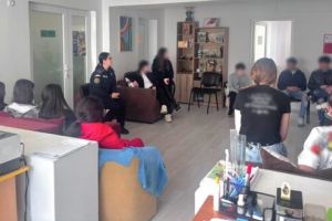 Poliţiştii din Olt vor să stopeze plecările voluntare ale adolescenţilor aflaţi în grija statului din centrele de protecţie