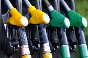 Carburanţii explodează la preţ: motorina sare de 9,20 lei. Guvernul pregăteşte plafonarea